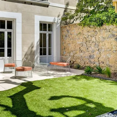 Neuf De 210 M2 En Centre Avec Jardin